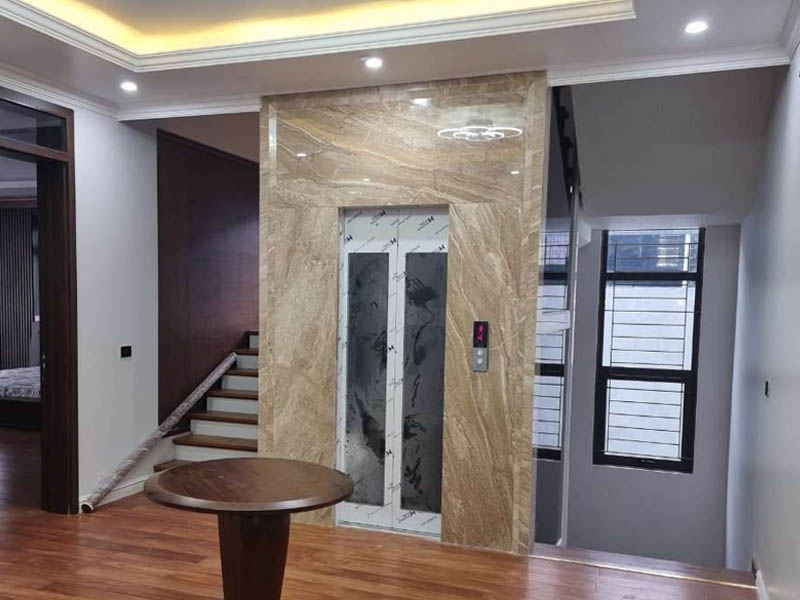Thang máy 8 người - 9 người